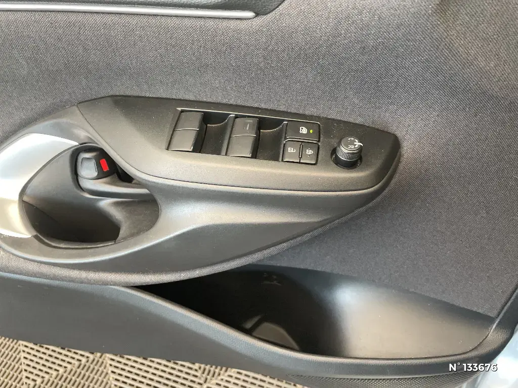 TOYOTA YARIS IV - Miniature 12