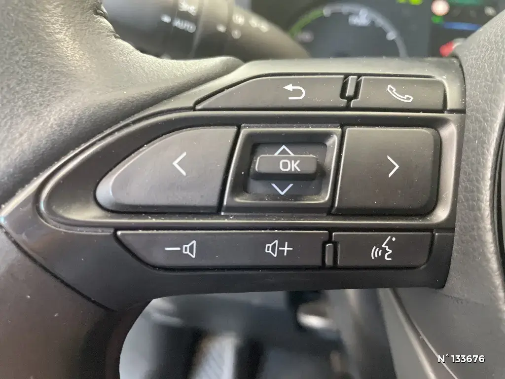 TOYOTA YARIS IV - Miniature 13