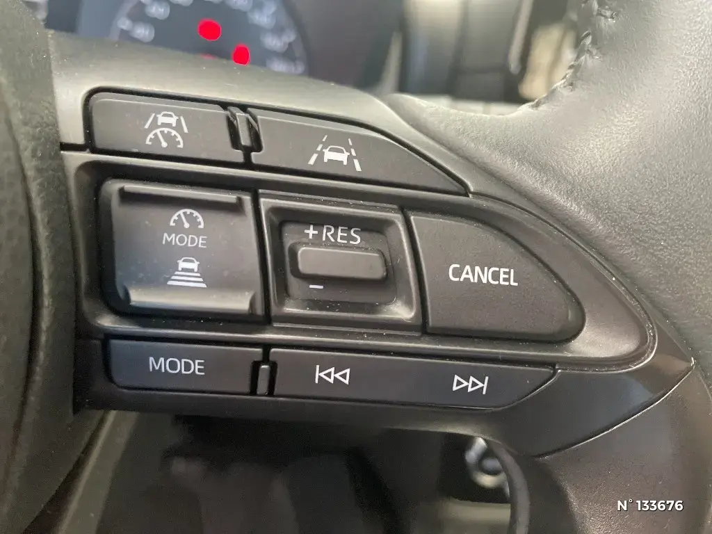 TOYOTA YARIS IV - Miniature 14