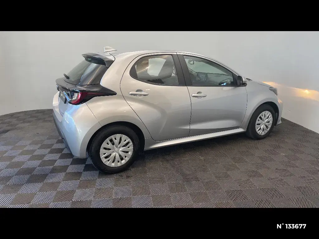 TOYOTA YARIS IV - Miniature 3
