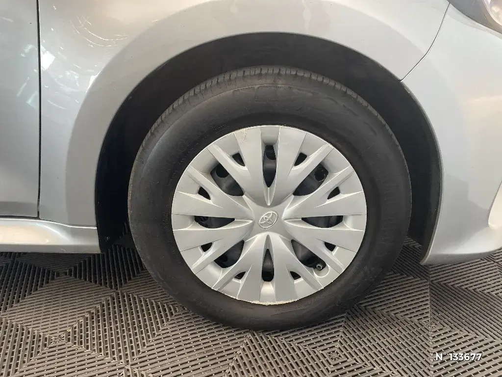TOYOTA YARIS IV - Miniature 5