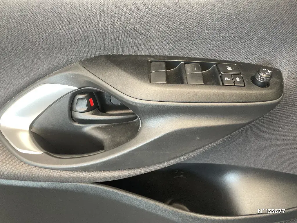 TOYOTA YARIS IV - Miniature 16