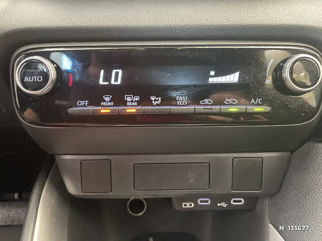 TOYOTA YARIS IV - Miniature 17