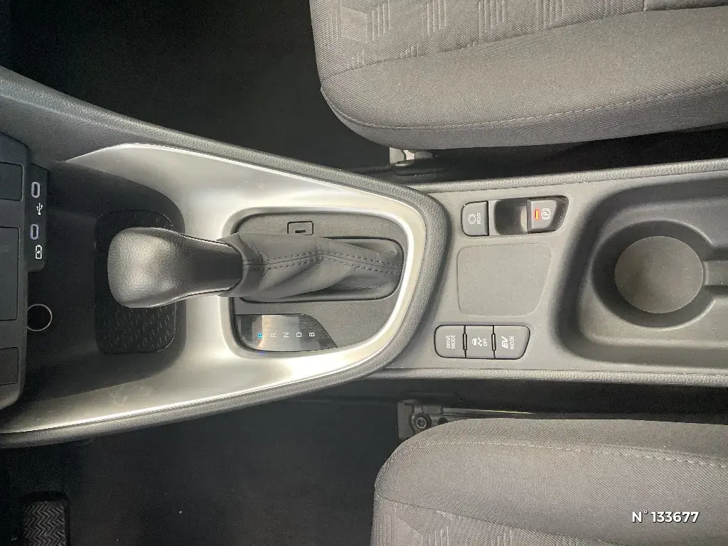 TOYOTA YARIS IV - Miniature 18