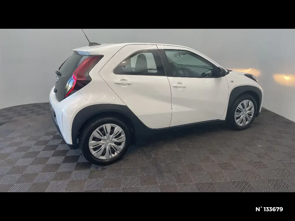 TOYOTA AYGO X - Miniature 3
