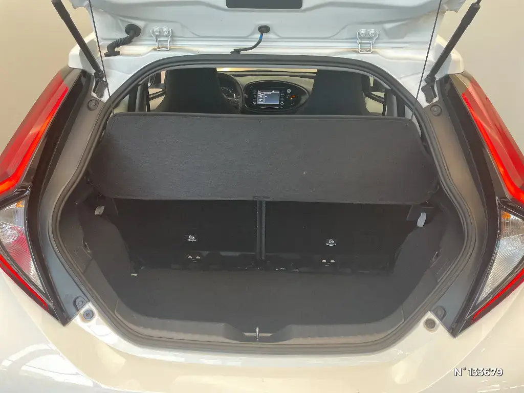 TOYOTA AYGO X - Miniature 10