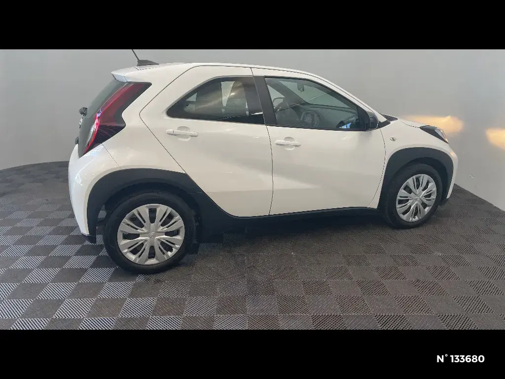 TOYOTA AYGO X - Miniature 3