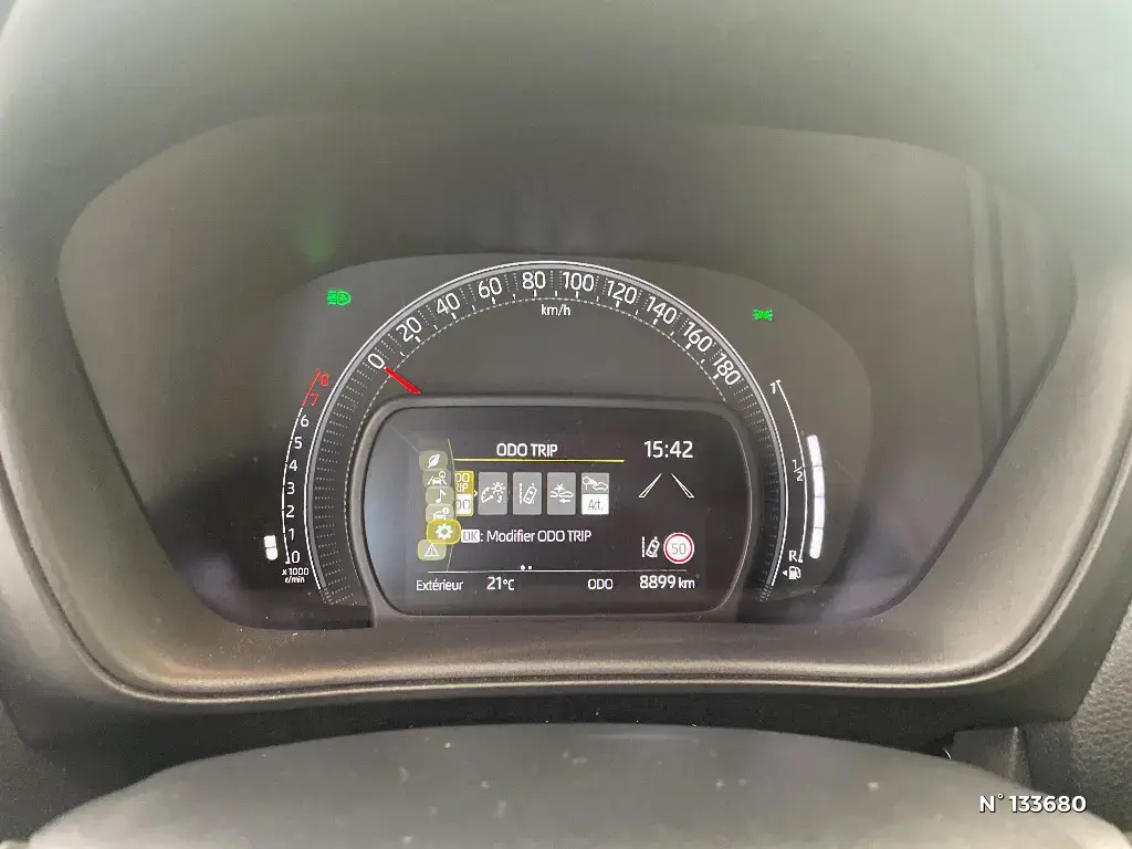 TOYOTA AYGO X - Miniature 8