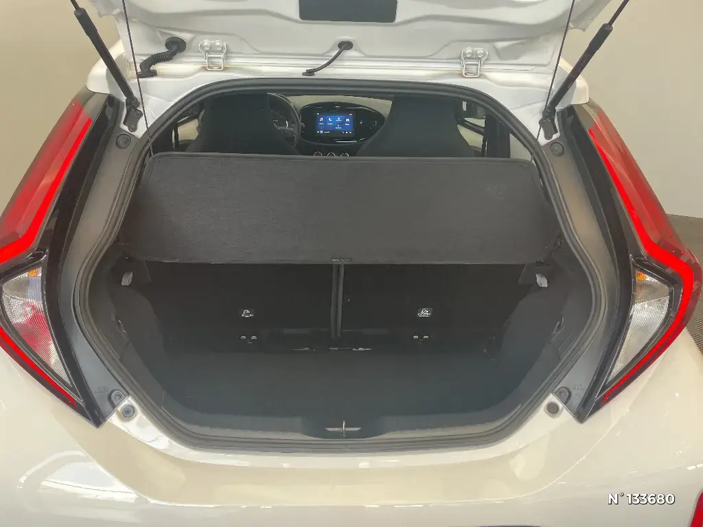 TOYOTA AYGO X - Miniature 9