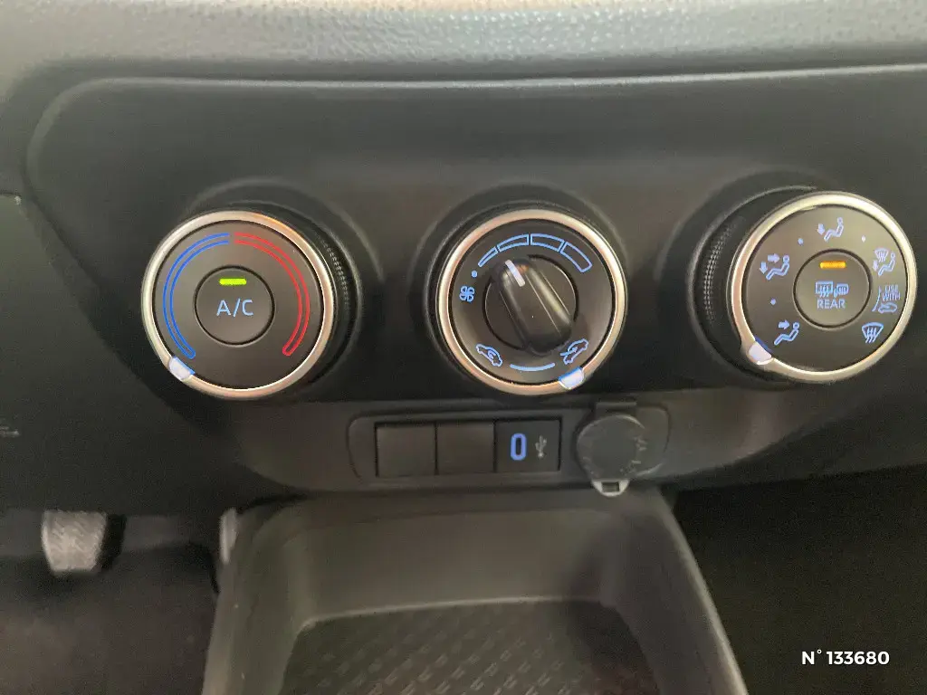 TOYOTA AYGO X - Miniature 11