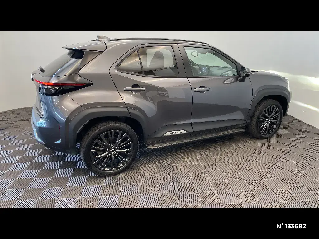 TOYOTA YARIS CROSS I - Miniature 3
