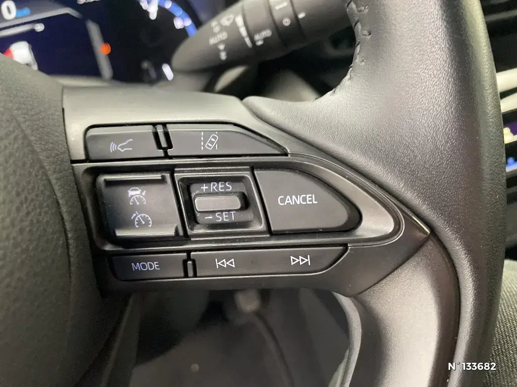 TOYOTA YARIS CROSS I - Miniature 19