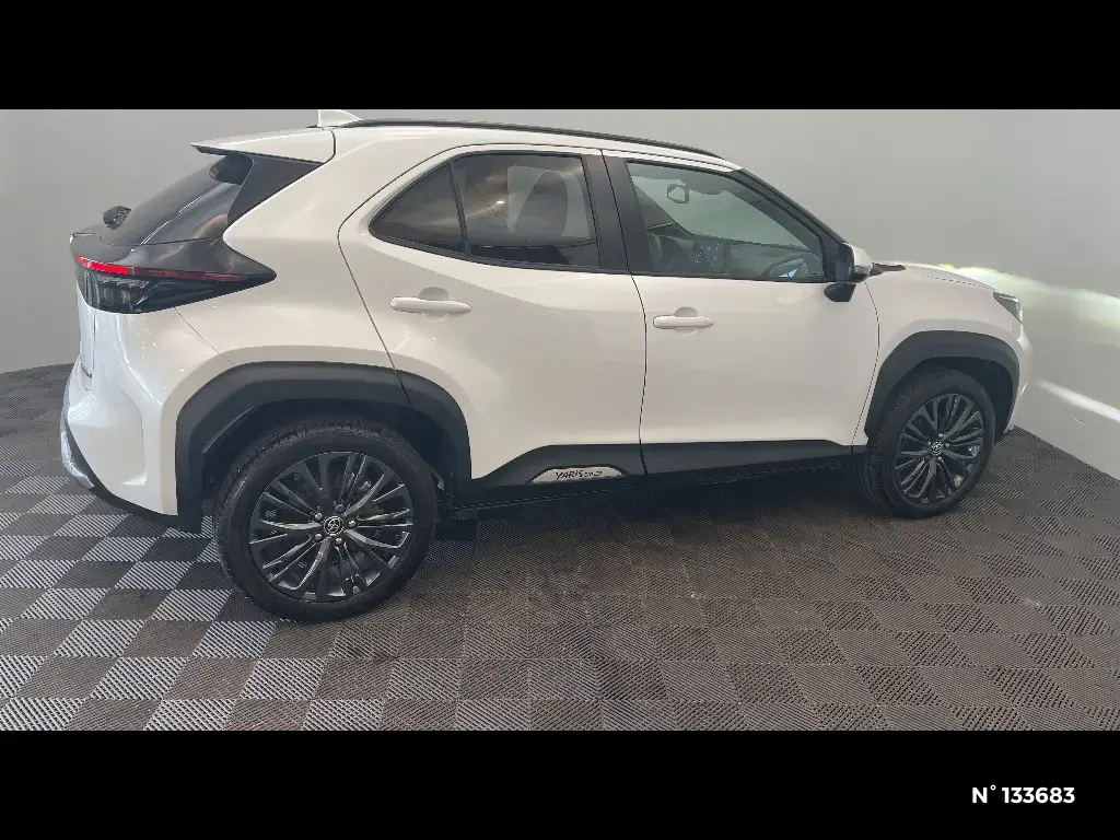 TOYOTA YARIS CROSS I - Miniature 3