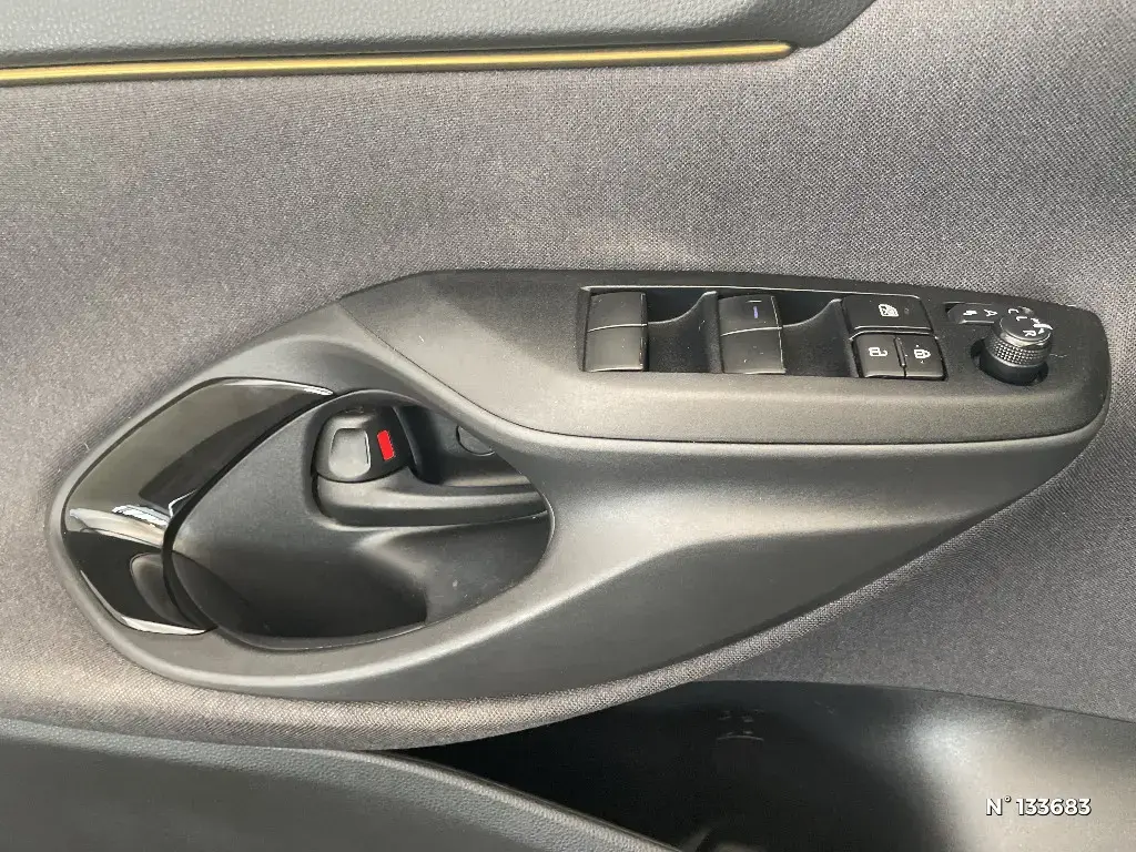 TOYOTA YARIS CROSS I - Miniature 17