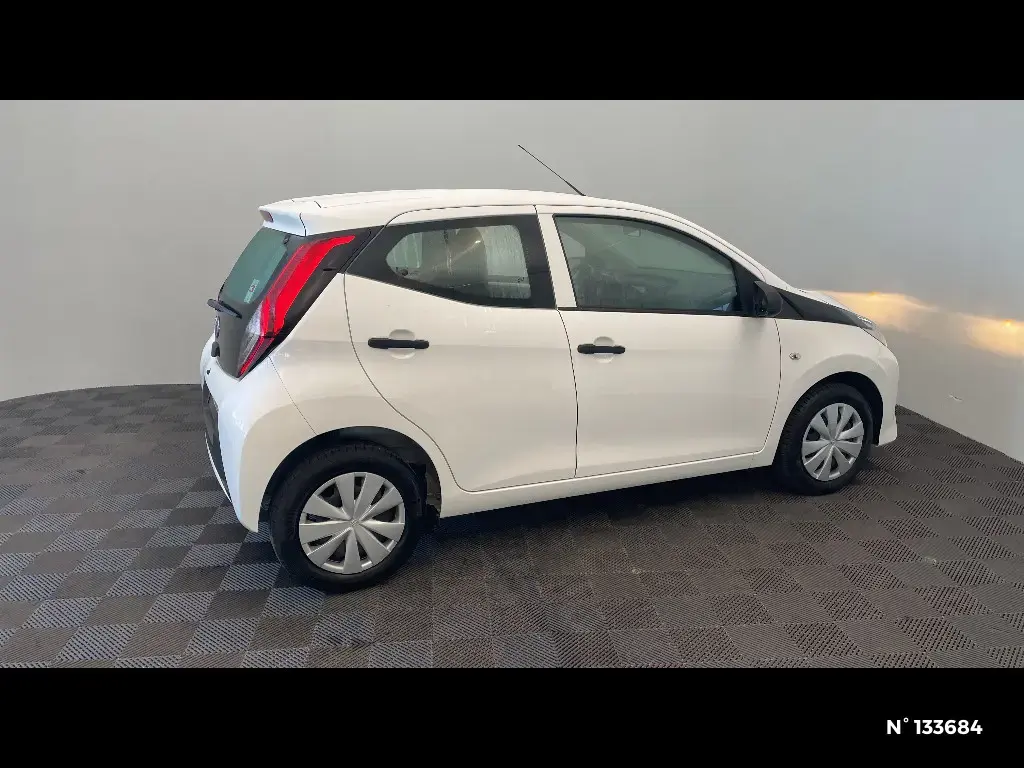 TOYOTA AYGO II - Miniature 3