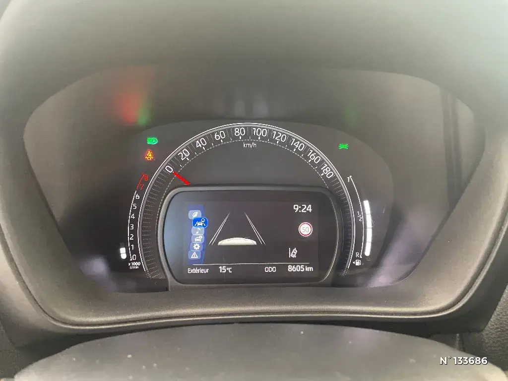 TOYOTA AYGO X - Miniature 8