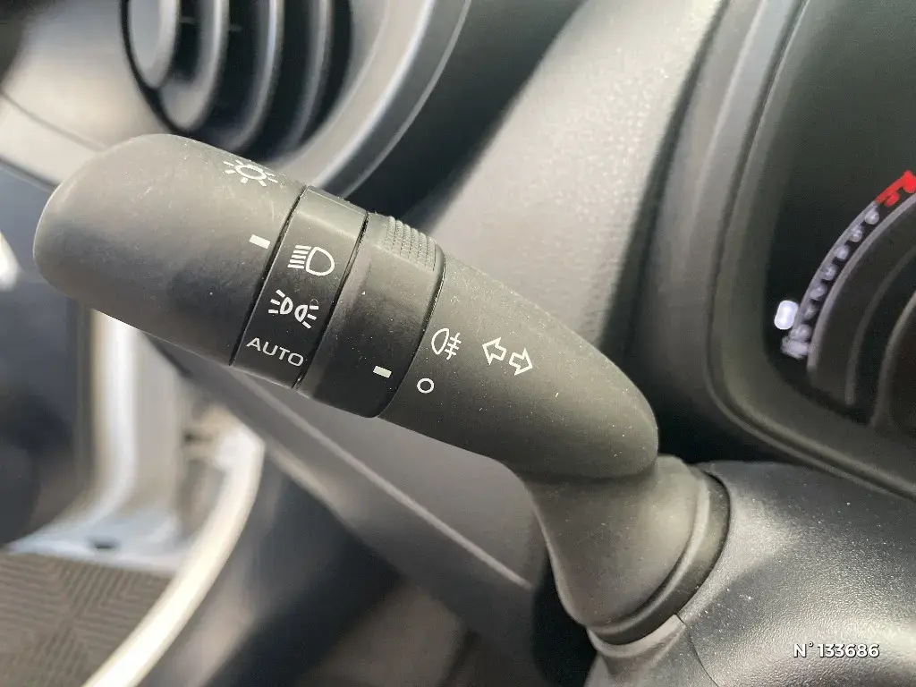 TOYOTA AYGO X - Miniature 21