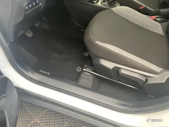 TOYOTA AYGO X - voiture d'occasion - Photo 28