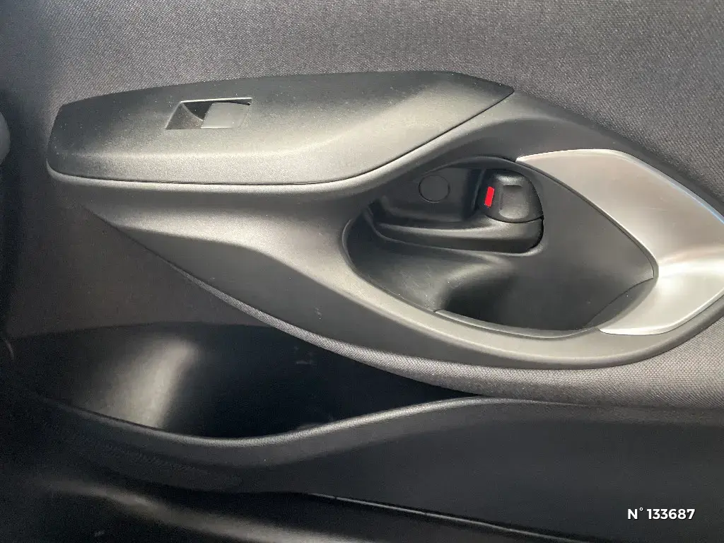 TOYOTA YARIS IV - Miniature 15