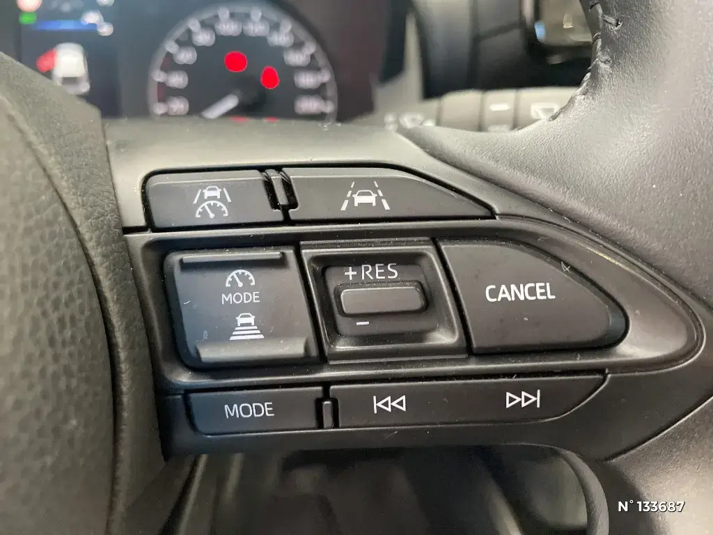 TOYOTA YARIS IV - Miniature 18