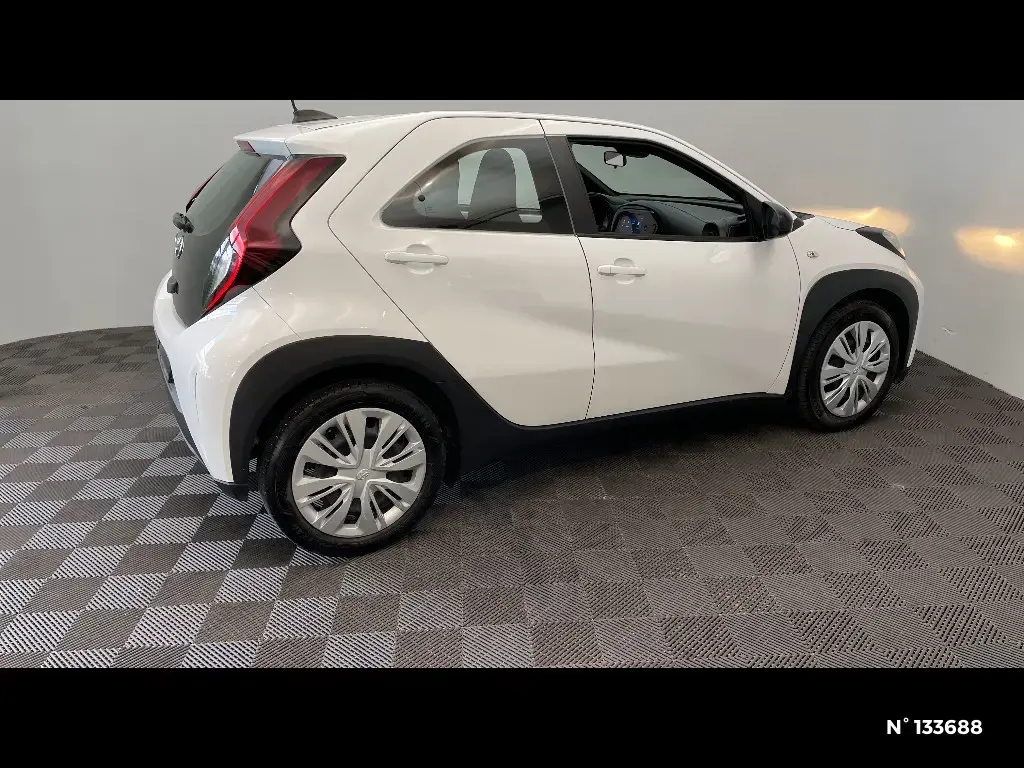 TOYOTA AYGO X - Miniature 3