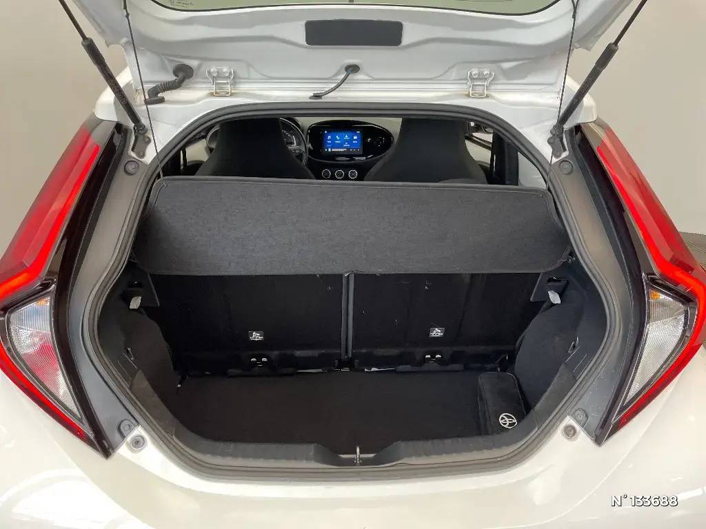 TOYOTA AYGO X - Miniature 10