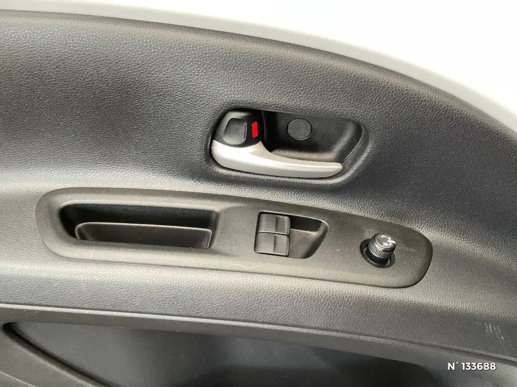 TOYOTA AYGO X - Miniature 17