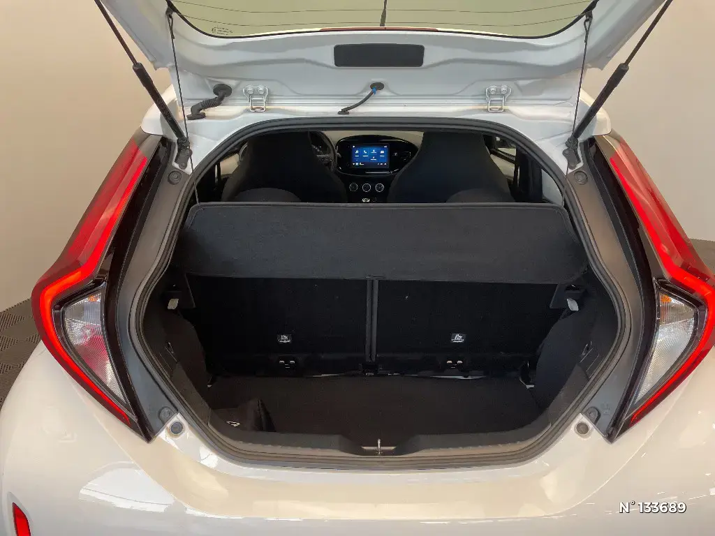 TOYOTA AYGO X - Miniature 10