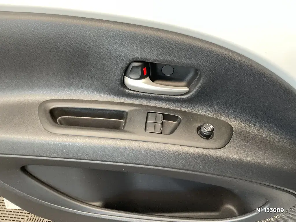 TOYOTA AYGO X - Miniature 17