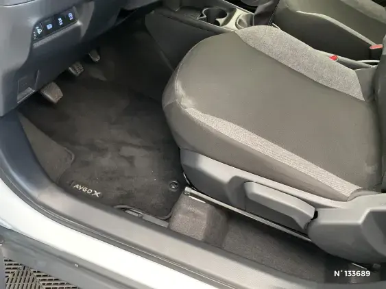 TOYOTA AYGO X - voiture d'occasion - Photo 28
