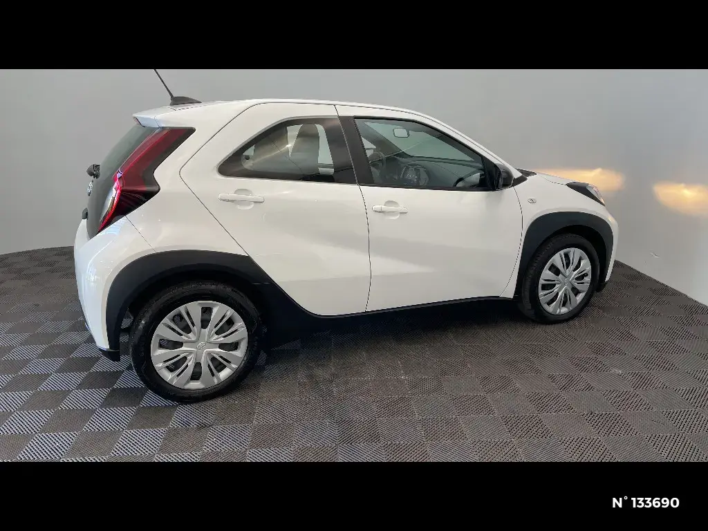 TOYOTA AYGO X - Miniature 3
