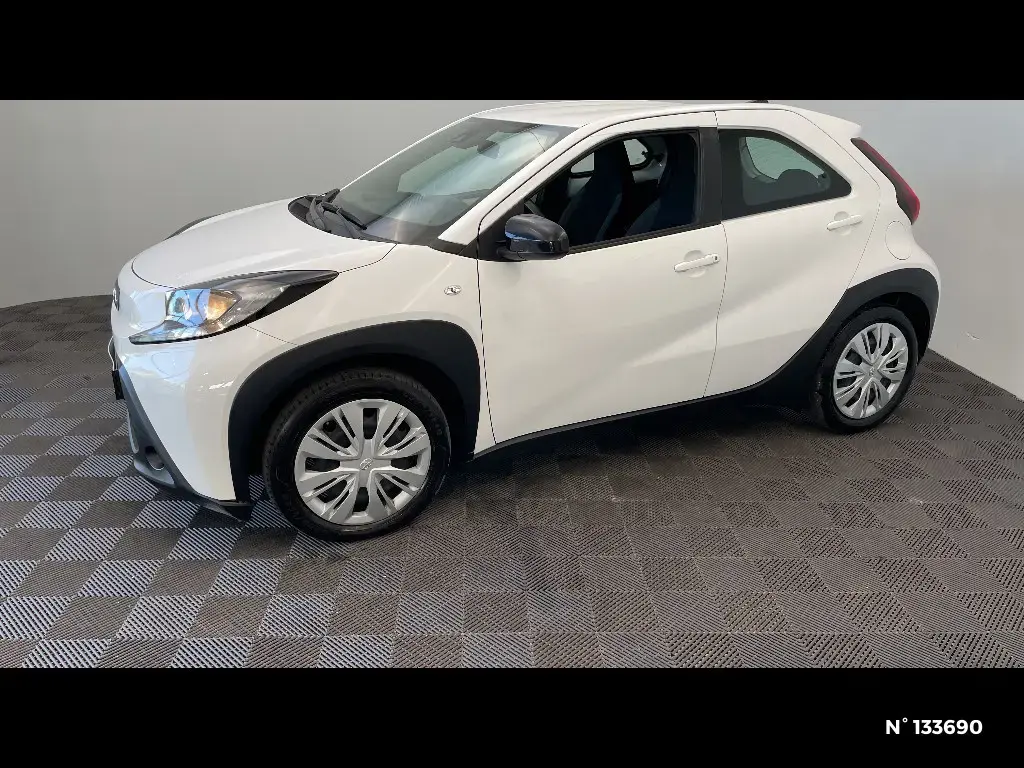 TOYOTA AYGO X - Miniature 4