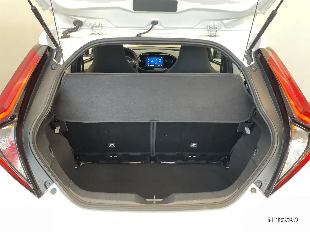 TOYOTA AYGO X - Miniature 10
