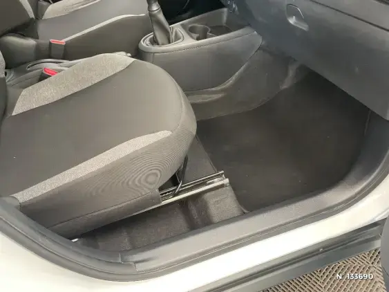TOYOTA AYGO X - voiture d'occasion - Photo 26