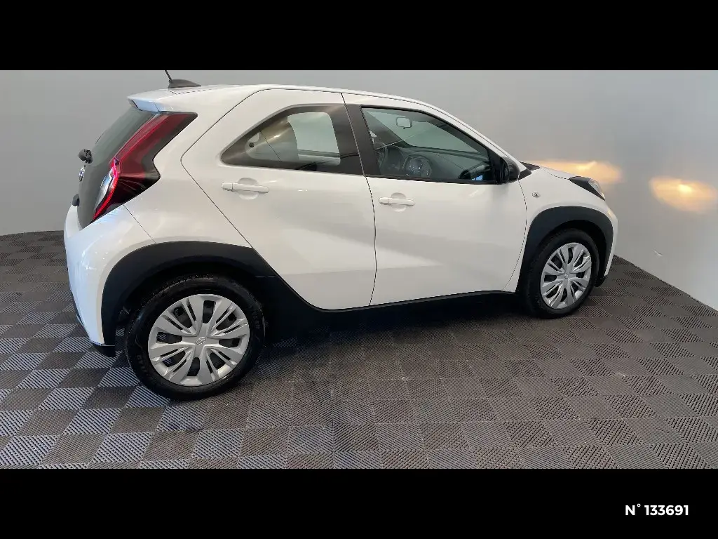 TOYOTA AYGO X - Miniature 3