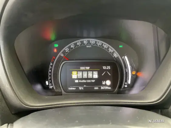 TOYOTA AYGO X - voiture d'occasion - Photo 12