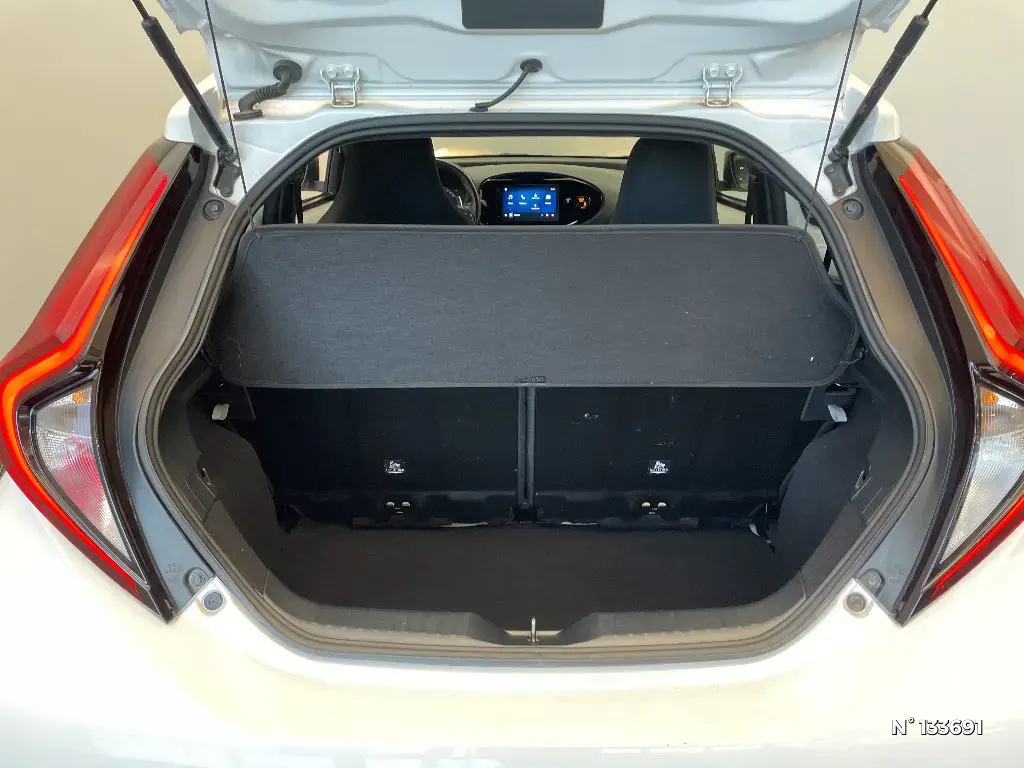 TOYOTA AYGO X - Miniature 10