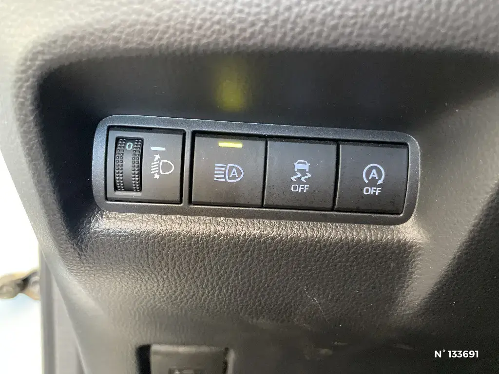 TOYOTA AYGO X - Miniature 11