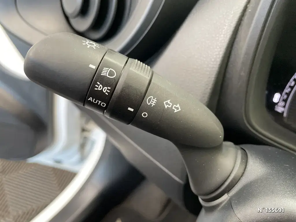 TOYOTA AYGO X - Miniature 20