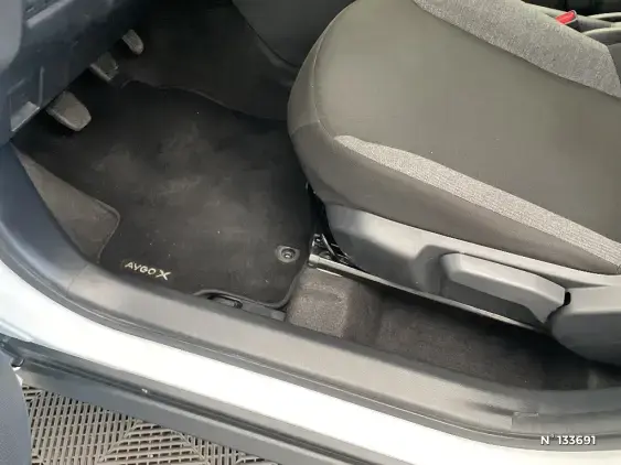 TOYOTA AYGO X - voiture d'occasion - Photo 28