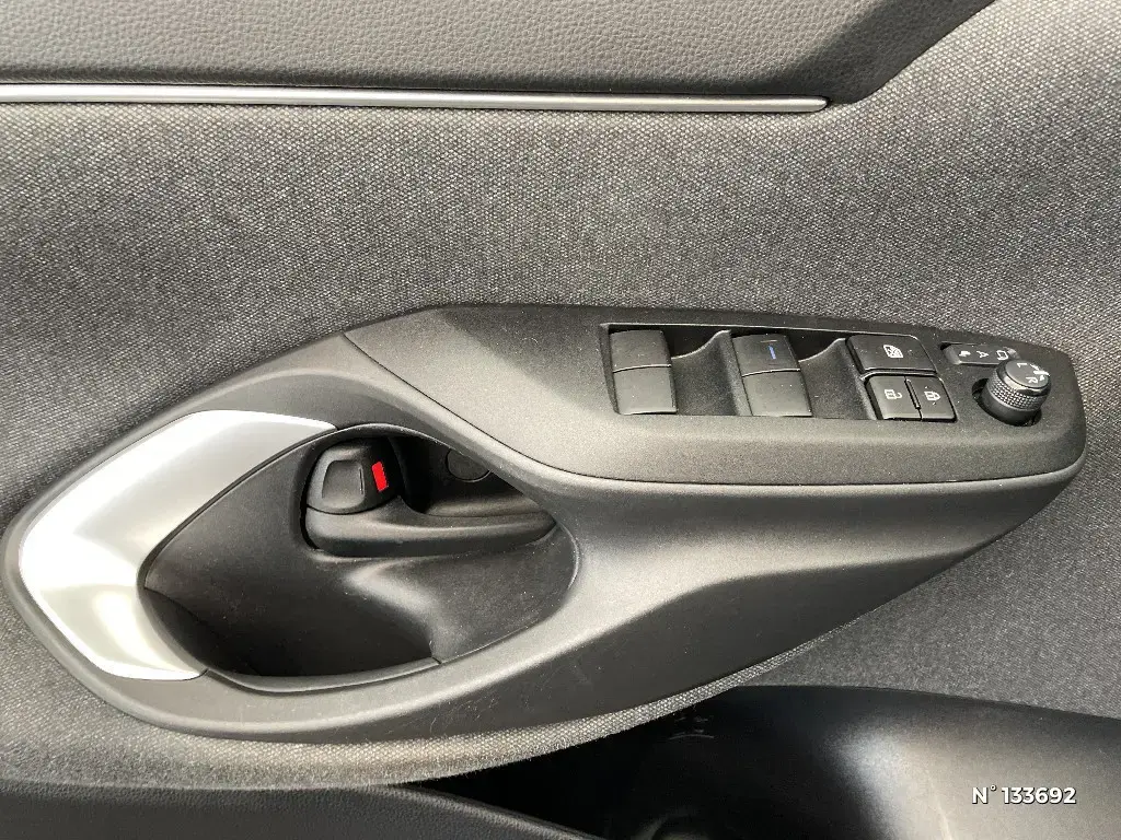 TOYOTA YARIS CROSS I - Miniature 17