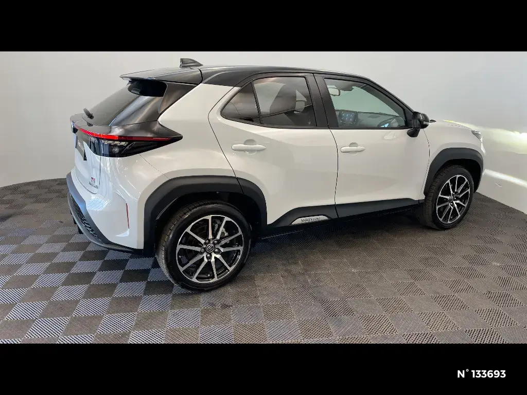 TOYOTA YARIS CROSS I - Miniature 3