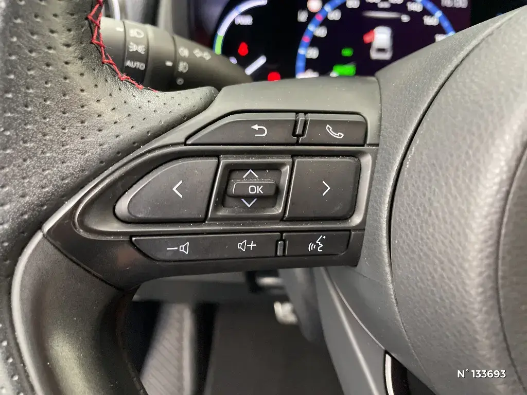 TOYOTA YARIS CROSS I - Miniature 18