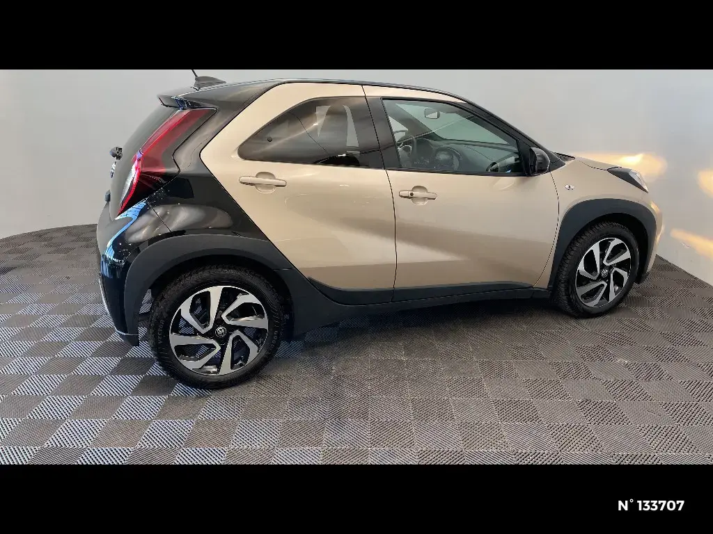 TOYOTA AYGO X - Miniature 3
