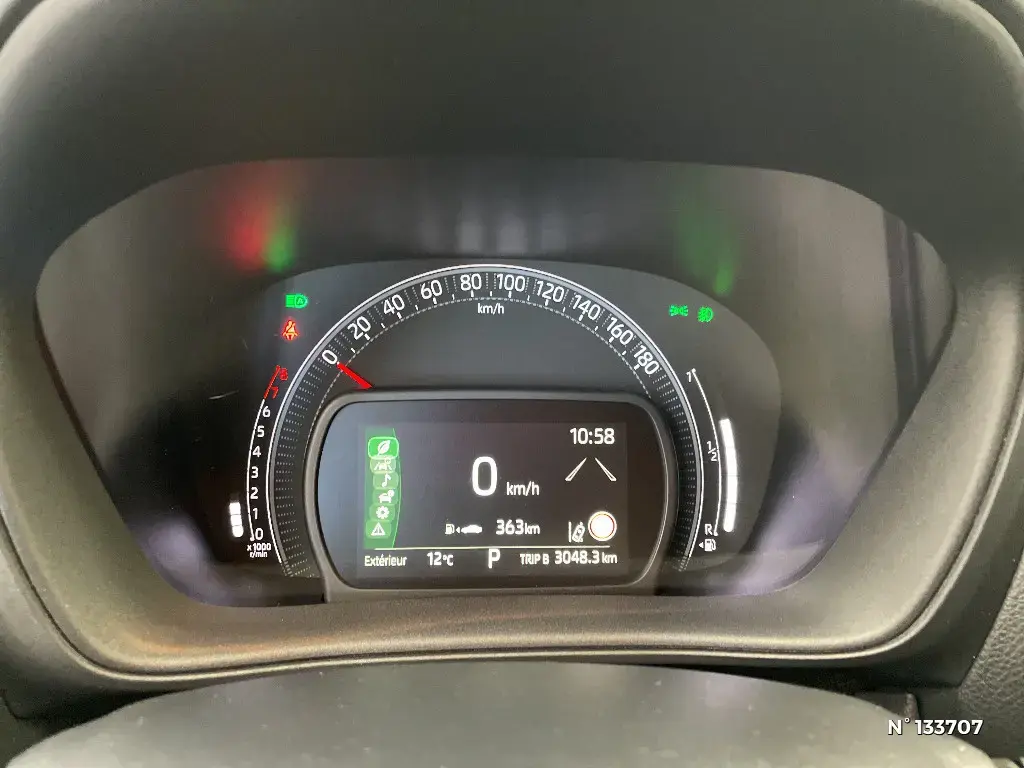 TOYOTA AYGO X - Miniature 8