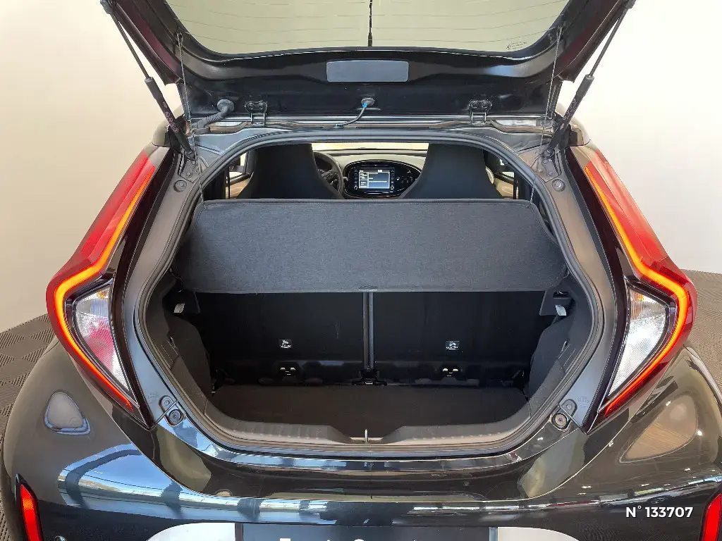 TOYOTA AYGO X - Miniature 10