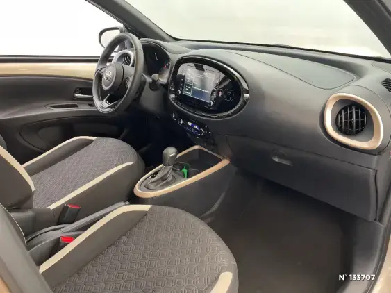 TOYOTA AYGO X - voiture d'occasion - Photo 10