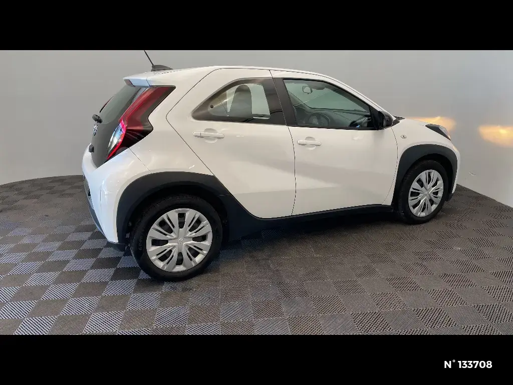 TOYOTA AYGO X - Miniature 3