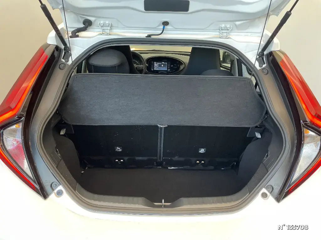 TOYOTA AYGO X - Miniature 10