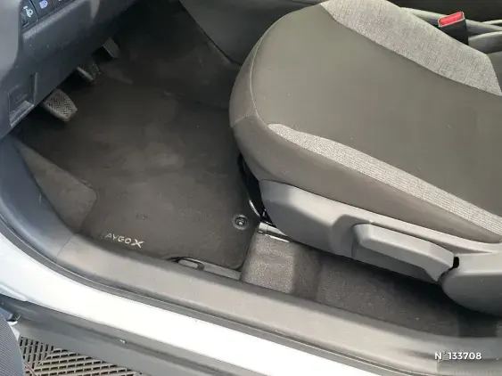TOYOTA AYGO X - voiture d'occasion - Photo 28